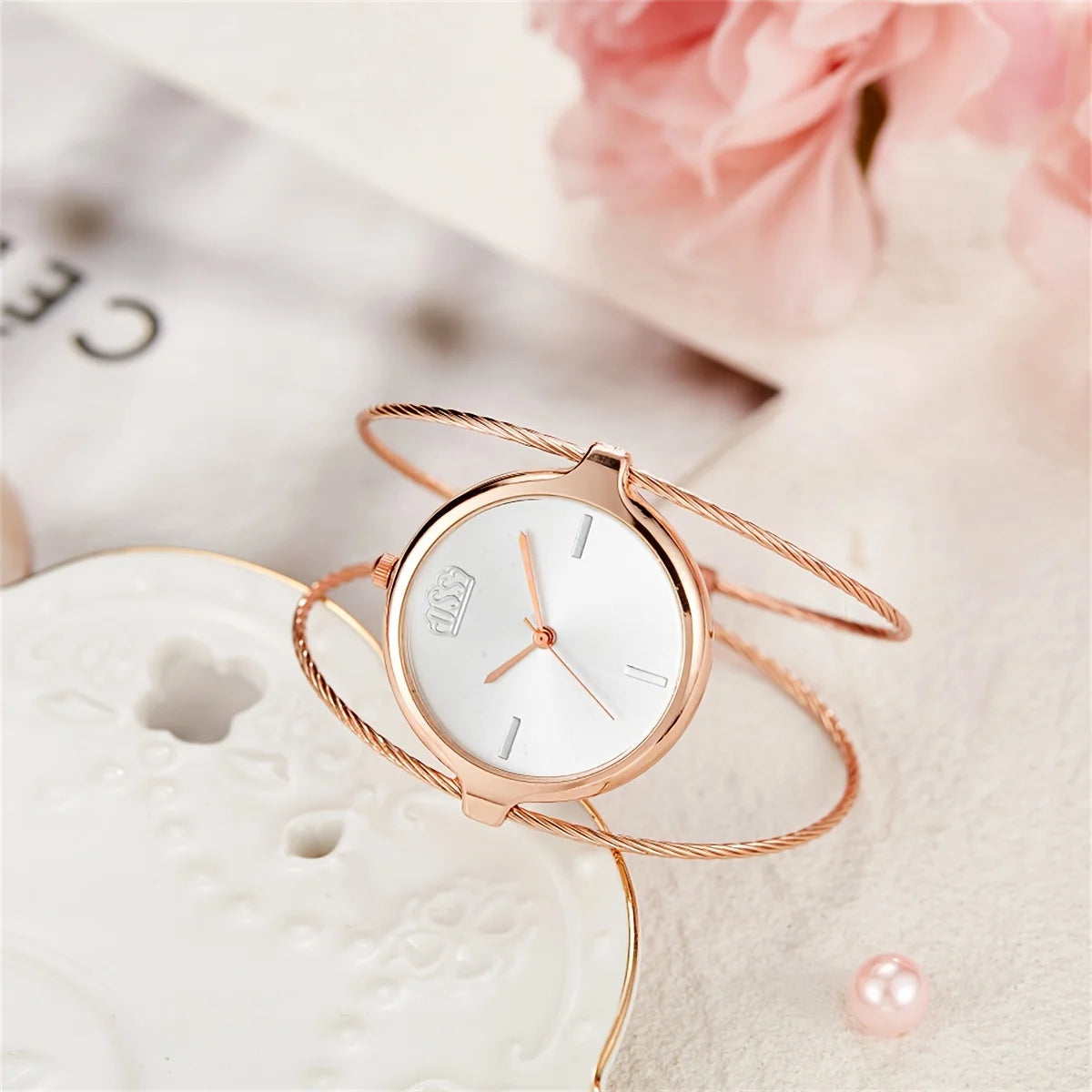 Elegant alloy ladies watch, quartz watch.