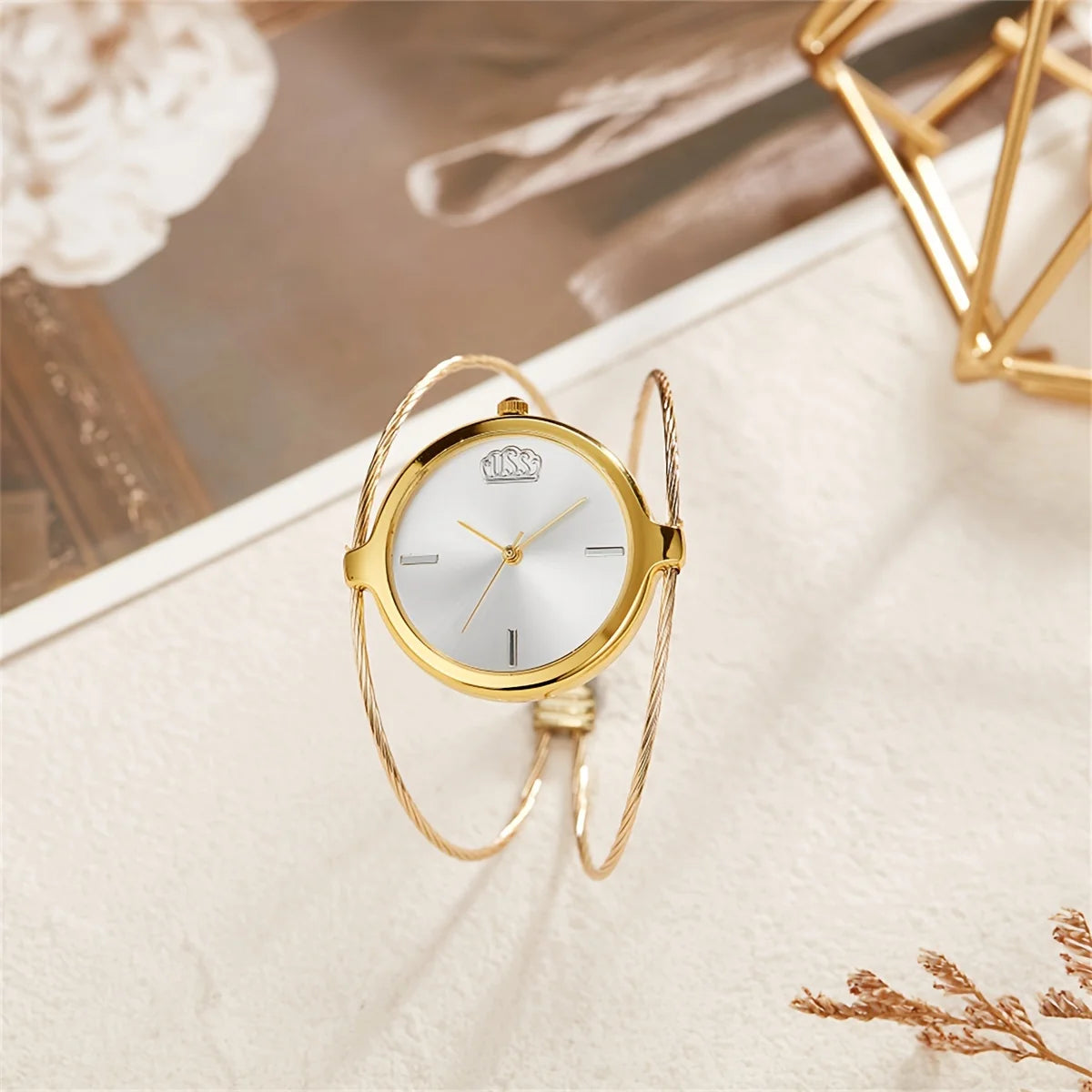 Elegant alloy ladies watch, quartz watch.