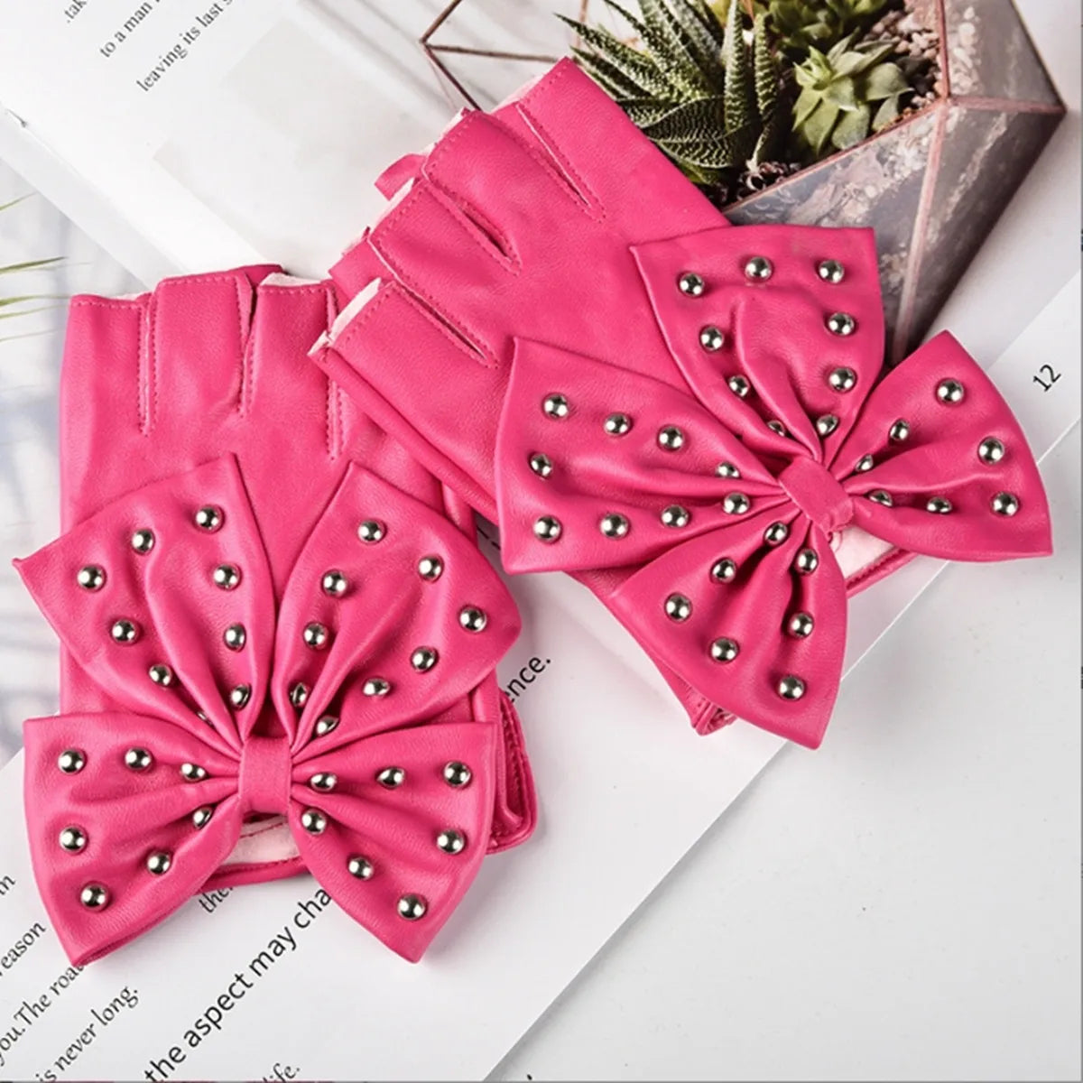 Women Bow Rivet Gloves